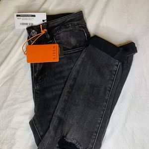 Black distressed skinnies